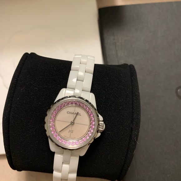 Collectors Edition: CHANEL J12 XS Watch Pink - Picture 2 of 8